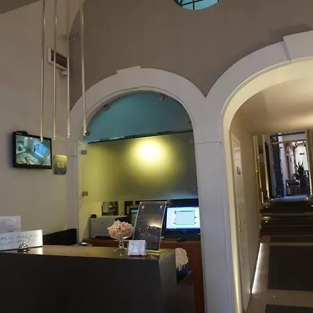 Trevi Palace Luxury Inn-2